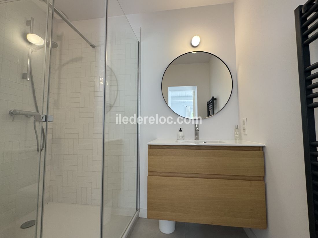 Photo 12 : SALLEDEBAIN d'une maison située à Les Portes-en-Ré, île de Ré.
