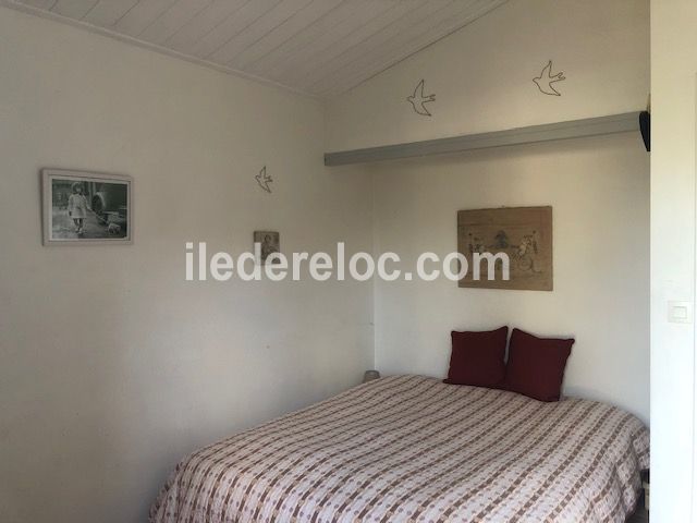 Photo 9 : CHAMBRE d'une maison située à La Flotte-en-Ré, île de Ré.