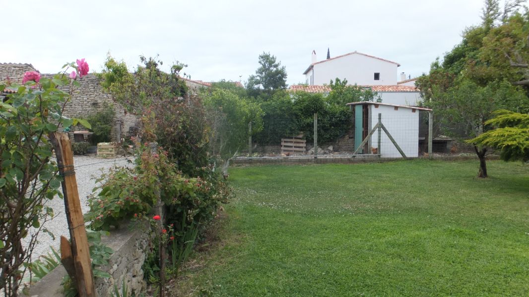 Photo 21 : JARDIN d'une maison située à Ars en Ré, île de Ré.