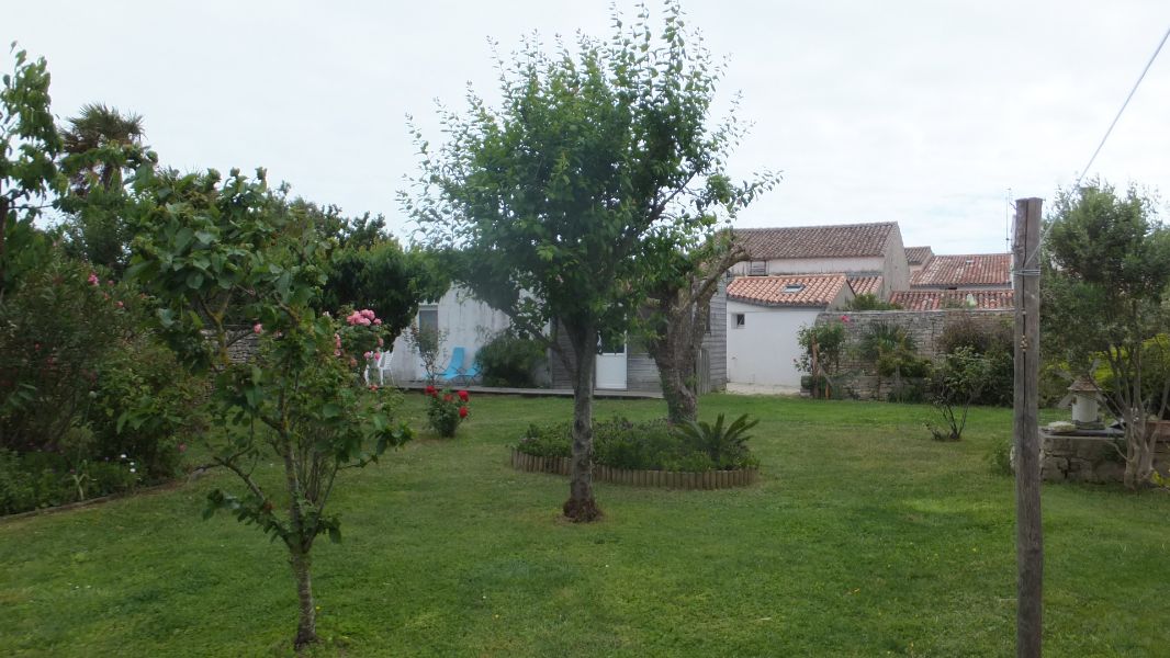 Photo 25 : JARDIN d'une maison située à Ars en Ré, île de Ré.