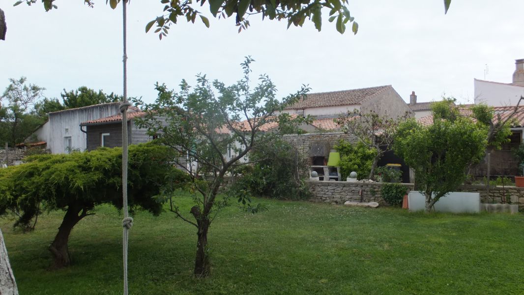 Photo 27 : JARDIN d'une maison située à Ars en Ré, île de Ré.