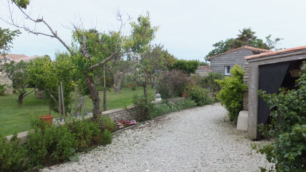 Photo 15 : EXTERIEUR d'une maison située à Ars en Ré, île de Ré.