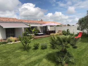 Ile de Ré:Maison lumineuse avec espace de vie ouvert sur le jardin