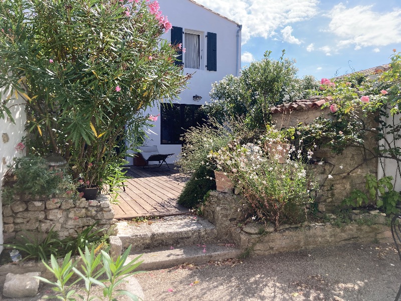 Photo 13 : JARDIN d'une maison située à Loix, île de Ré.