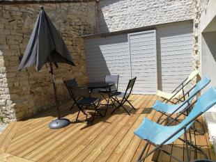 Ile de Ré:Agréable chai rénové 4 p (+1 lit bébé) avec jolie cour ensoleillée. ideal famill