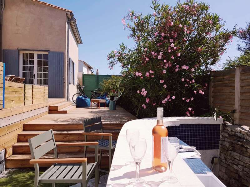 Photo 1 : TERRASSE d'une maison située à Saint-Clément-des-Baleines, île de Ré.