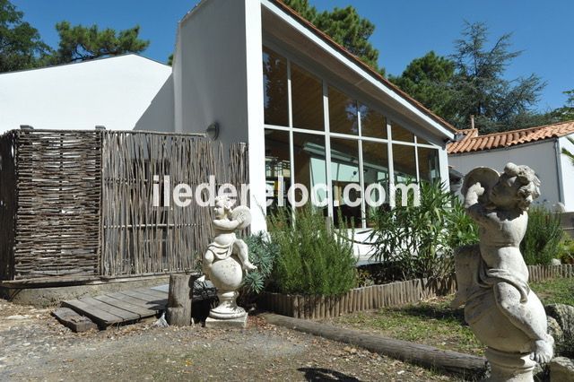 Photo 8 : ENTREE d'une maison située à Rivedoux, île de Ré.
