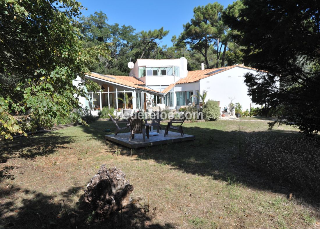 Photo 6 : EXTERIEUR d'une maison située à Rivedoux-Plage, île de Ré.