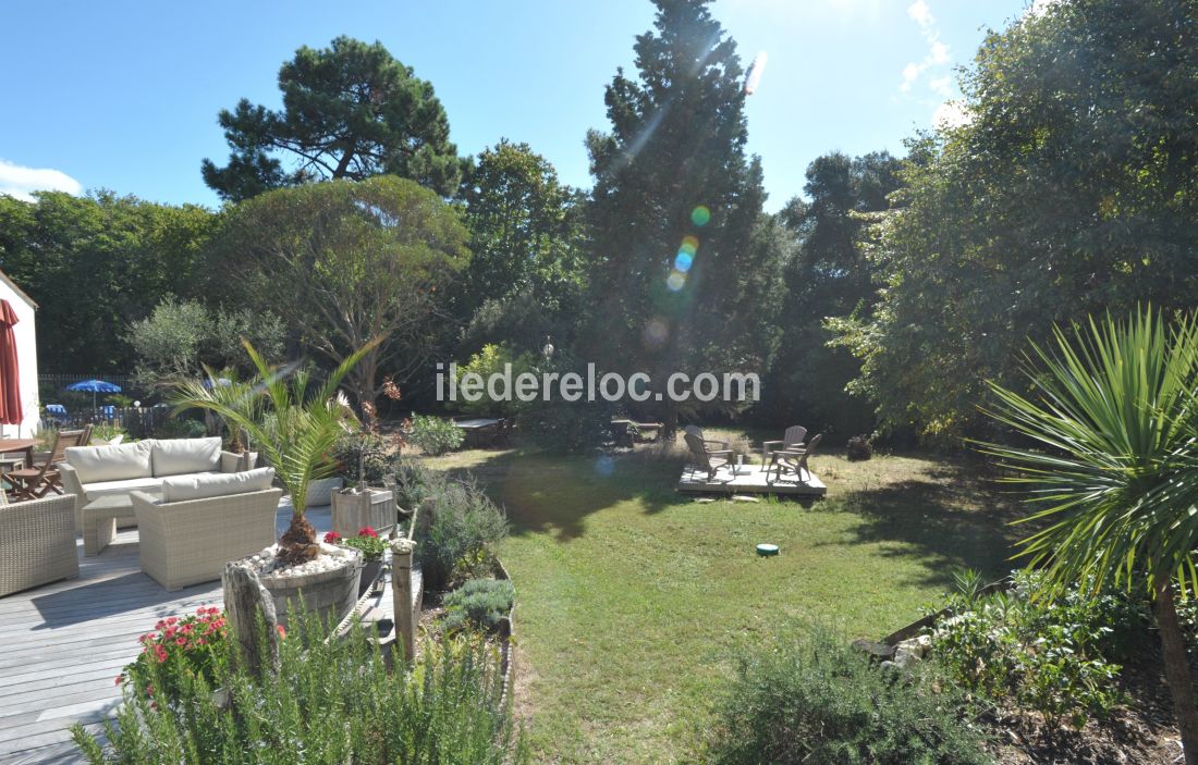 Photo 16 : JARDIN d'une maison située à Rivedoux-Plage, île de Ré.