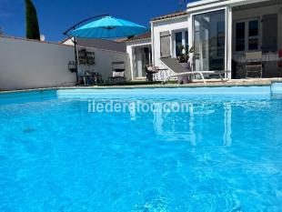 Ile de Ré:Maison plein sud avec piscine chauffée