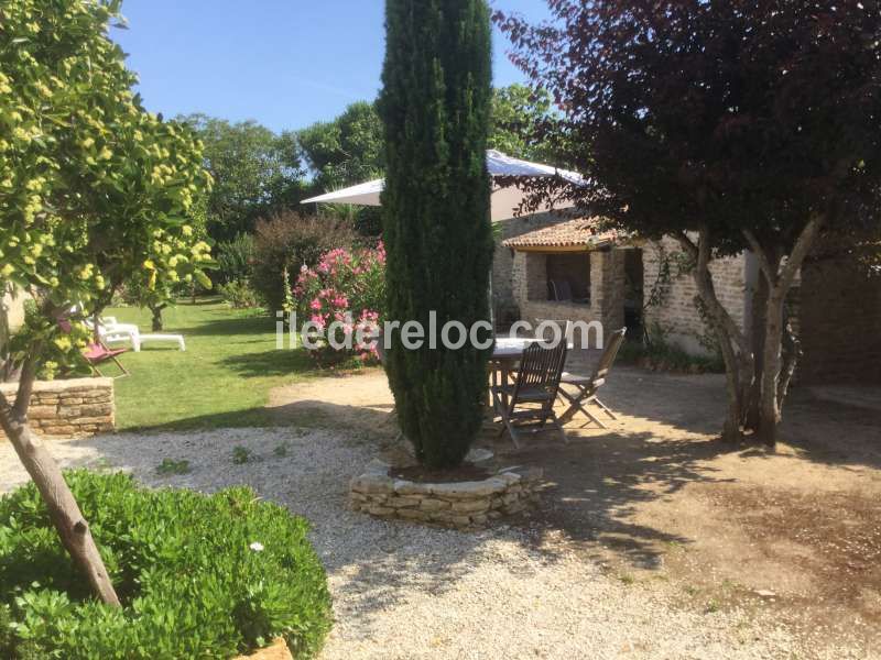 Photo 1 : JARDIN d'une maison située à Les Portes-en-Ré, île de Ré.