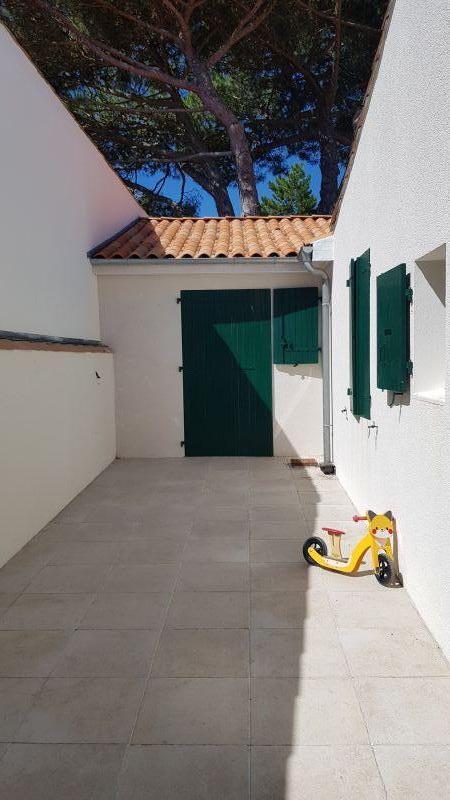 Photo 17 : PATIO d'une maison située à Le Bois-Plage-en-Ré, île de Ré.