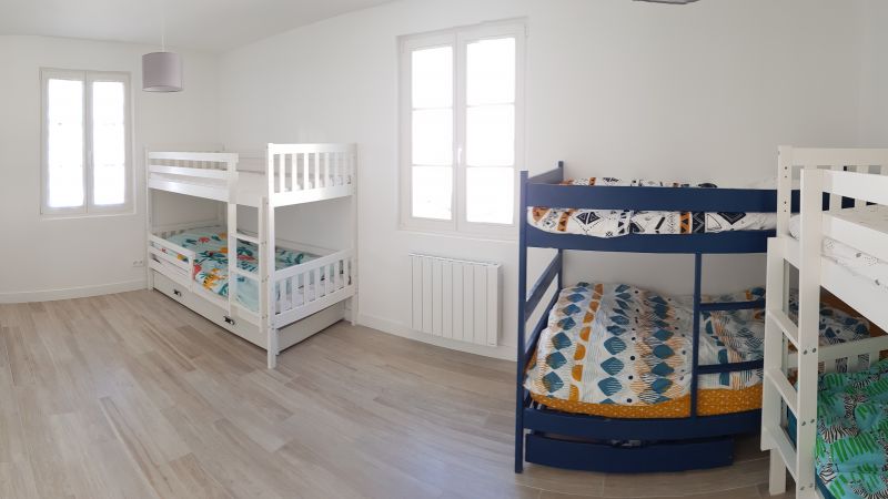 Photo 22 : CHAMBRE d'une maison située à Le Bois-Plage-en-Ré, île de Ré.