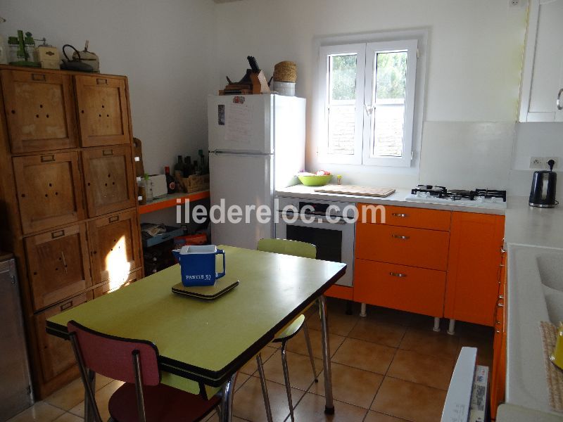 Photo 11 : CUISINE d'une maison située à Les Portes-en-Ré, île de Ré.