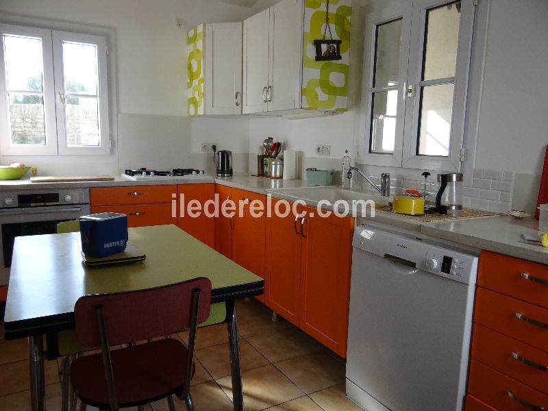 Photo 12 : CUISINE d'une maison située à Les Portes-en-Ré, île de Ré.