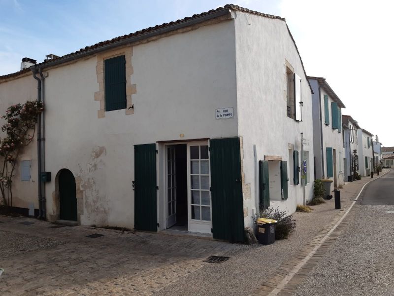 Photo 1 : EXTERIEUR d'une maison située à Sainte-Marie, île de Ré.