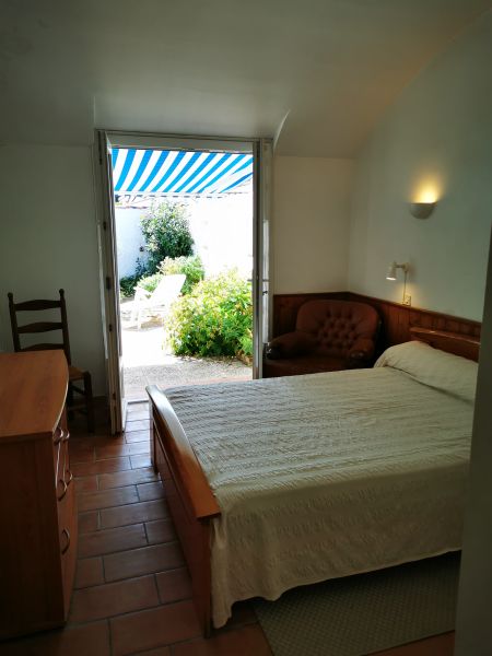 Photo 8 : CHAMBRE d'une maison située à La Couarde, île de Ré.