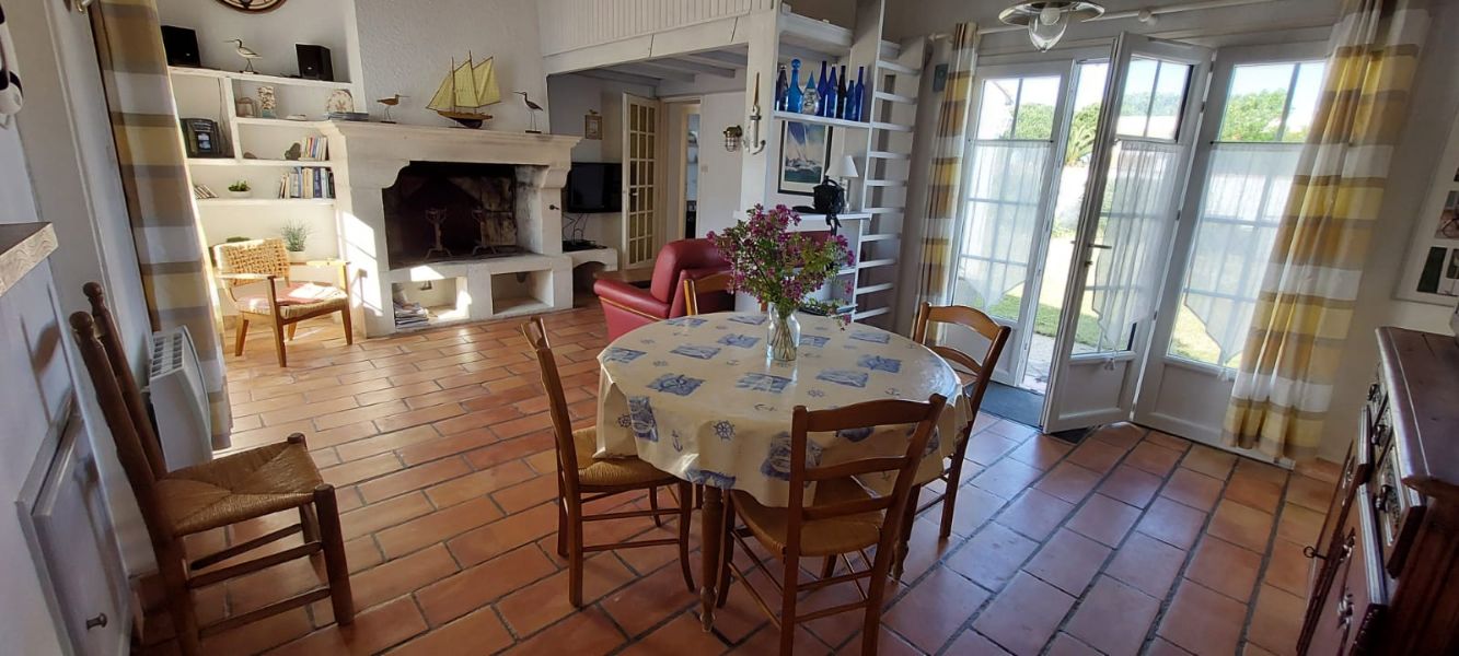 Photo 2 : SEJOUR d'une maison située à La Couarde, île de Ré.