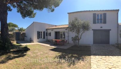 Ile de Ré:Belle maison refaite à neuf, jusqu'à 8 personnes, au coeur de la flotte.