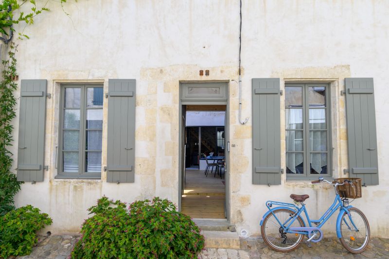 Photo 26 : EXTERIEUR d'une maison située à Saint-Martin-de-Ré, île de Ré.