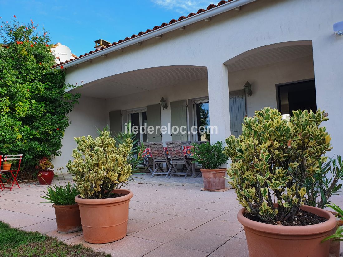 Photo 19 : EXTERIEUR d'une maison située à Ars en Ré, île de Ré.