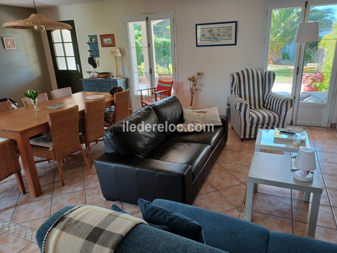 Photo 8 : SEJOUR d'une maison situ&eacute;e &agrave; Ars en R&eacute;, &icirc;le de R&eacute;.