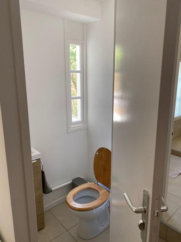 Photo 18 : WC d'une maison située à Les Portes-en-Ré, île de Ré.