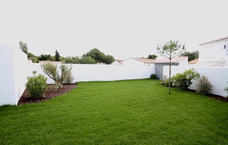 Photo 22 : JARDIN d'une maison située à Le Bois-Plage-en-Ré, île de Ré.