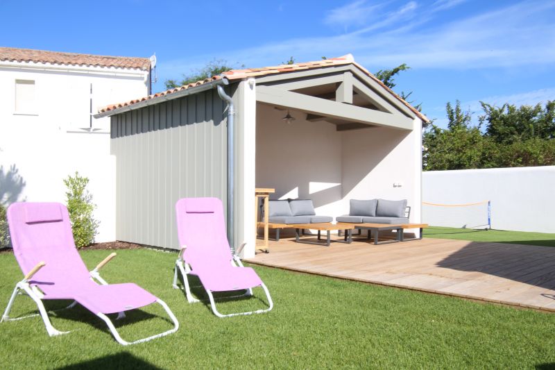 Photo 8 : JARDIN d'une maison située à Le Bois-Plage-en-Ré, île de Ré.