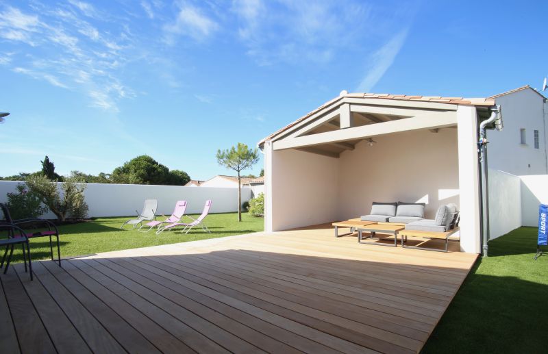 Photo 20 : JARDIN d'une maison située à Le Bois-Plage-en-Ré, île de Ré.