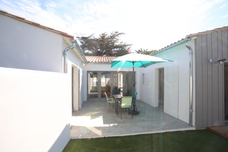 Photo 14 : TERRASSE d'une maison située à Le Bois-Plage-en-Ré, île de Ré.