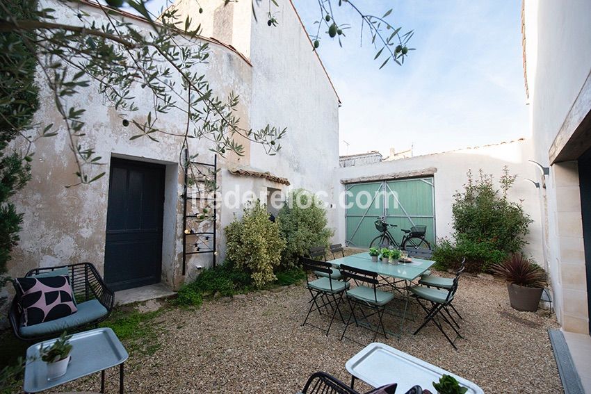 Photo 39 : EXTERIEUR d'une maison située à Sainte-Marie-de-Ré, île de Ré.