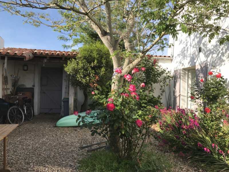Photo 1 : EXTERIEUR d'une maison située à Loix, île de Ré.