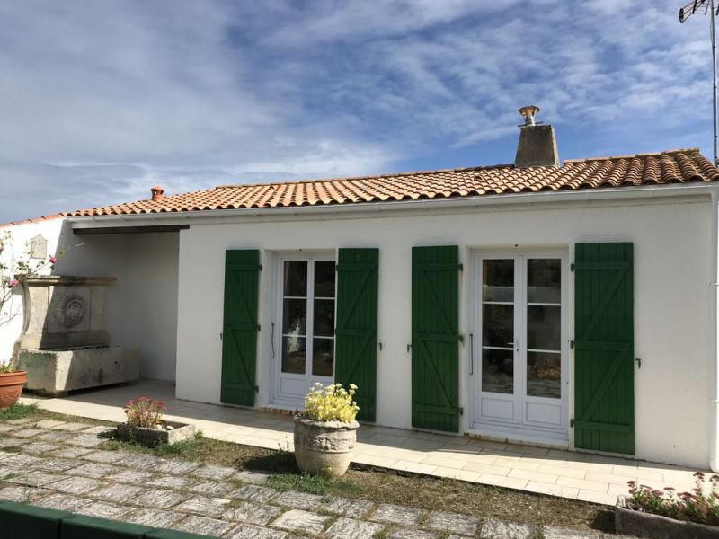 Photo 1 : EXTERIEUR d'une maison située à Sainte-Marie-de-Ré, île de Ré.