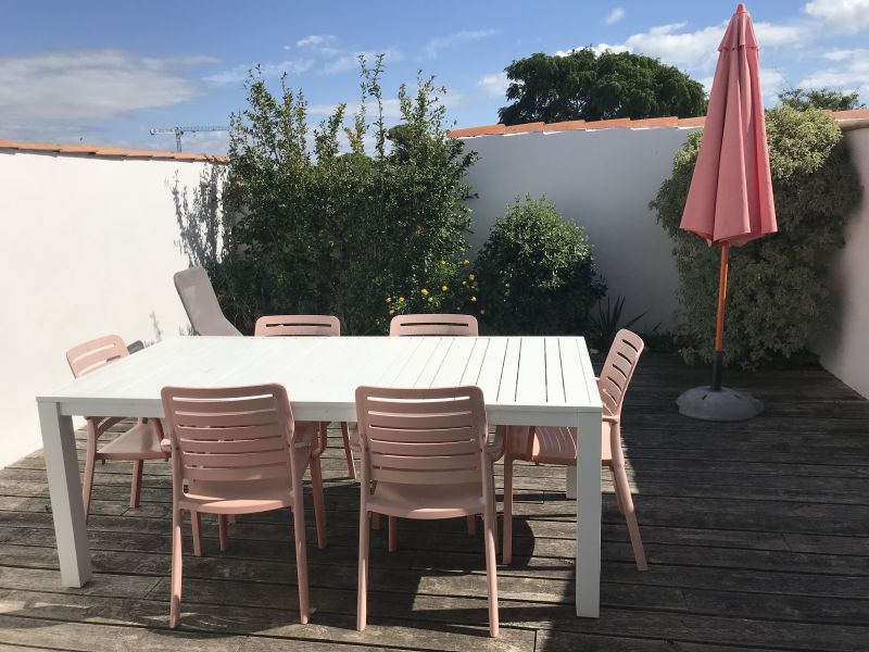 Photo 10 : TERRASSE d'une maison située à La Couarde-sur-mer, île de Ré.