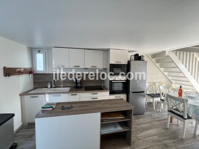 Photo 6 : CUISINE d'une maison situ&eacute;e &agrave; La Couarde-sur-mer, &icirc;le de R&eacute;.