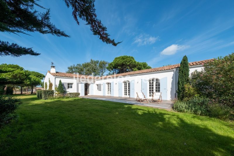 Photo 2 : EXTERIEUR d'une maison située à Les Portes, île de Ré.