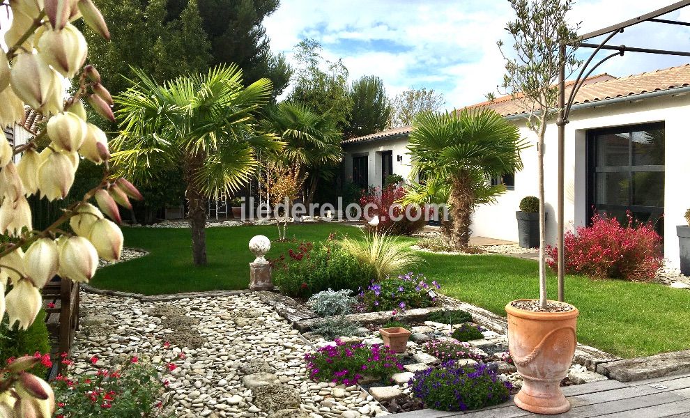 Photo 3 : JARDIN d'une maison située à Saint-Martin-de-Ré, île de Ré.