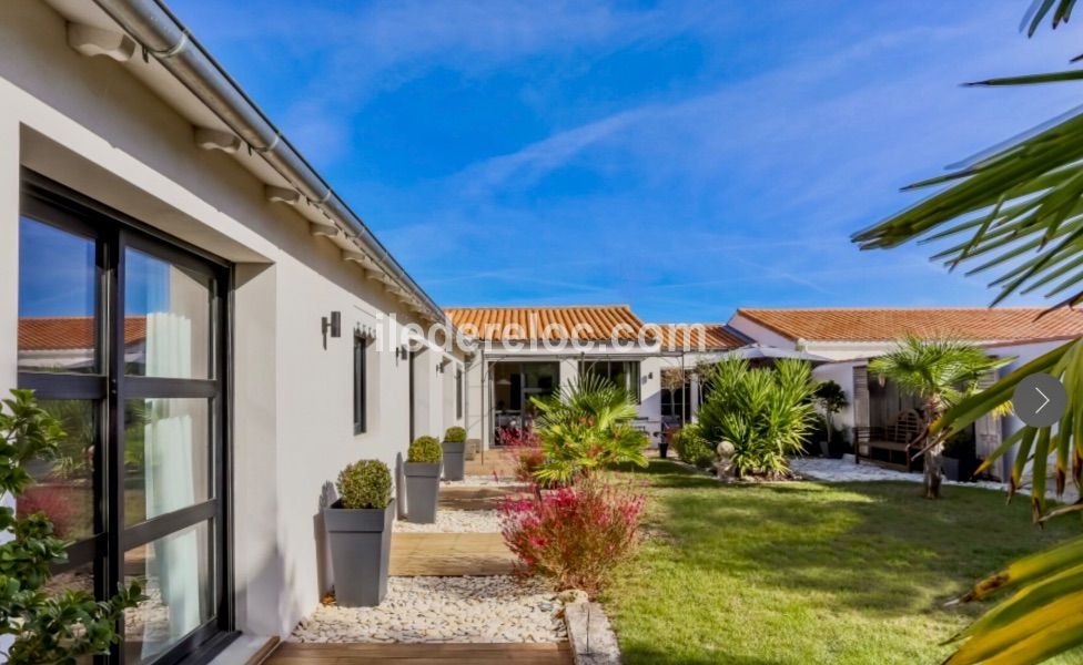 Photo 4 : JARDIN d'une maison située à Saint-Martin-de-Ré, île de Ré.