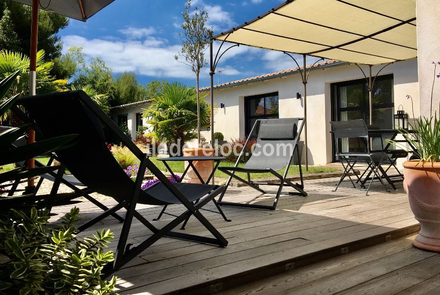 Photo 6 : TERRASSE d'une maison située à Saint-Martin-de-Ré, île de Ré.