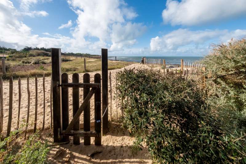 Photo 3 : EXTERIEUR d'une maison située à Les Portes-en-Ré, île de Ré.