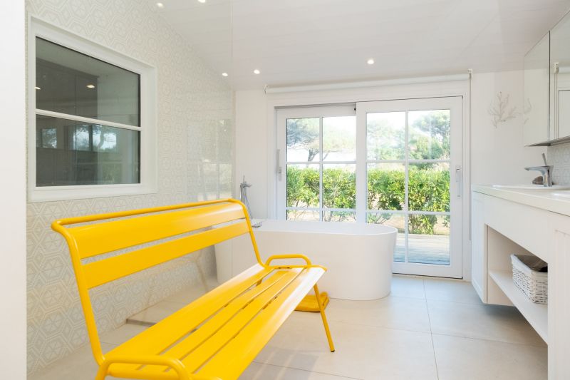 Photo 12 : SALLEDEBAIN d'une maison située à Les Portes-en-Ré, île de Ré.