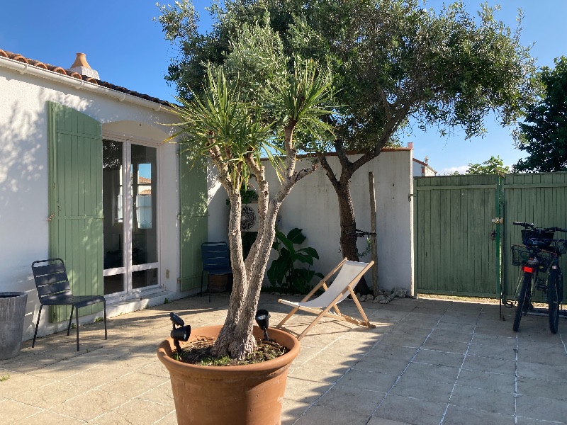 Photo 2 : EXTERIEUR d'une maison située à La Couarde-sur-mer, île de Ré.