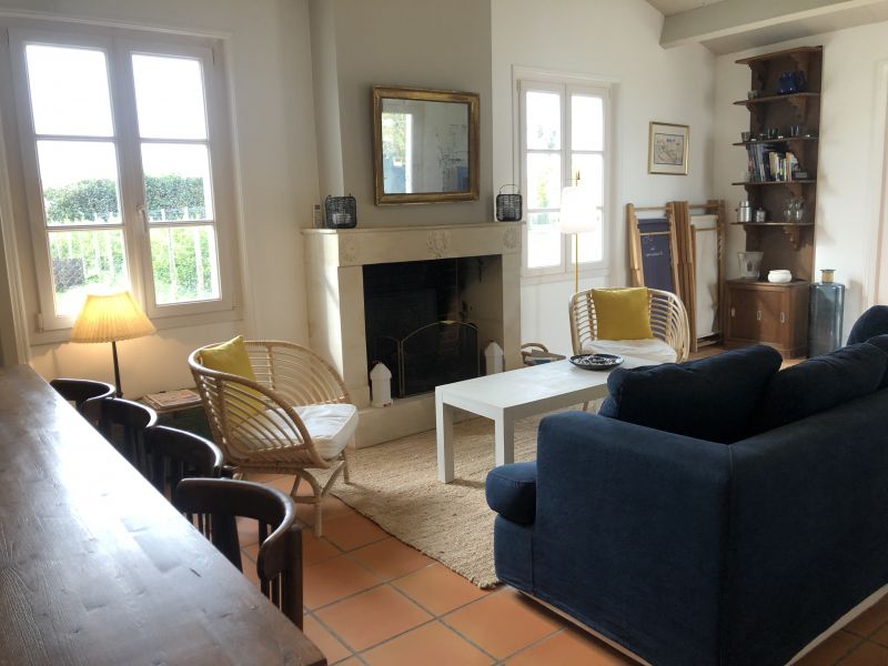 Photo 9 : SEJOUR d'une maison située à La Couarde-sur-mer, île de Ré.