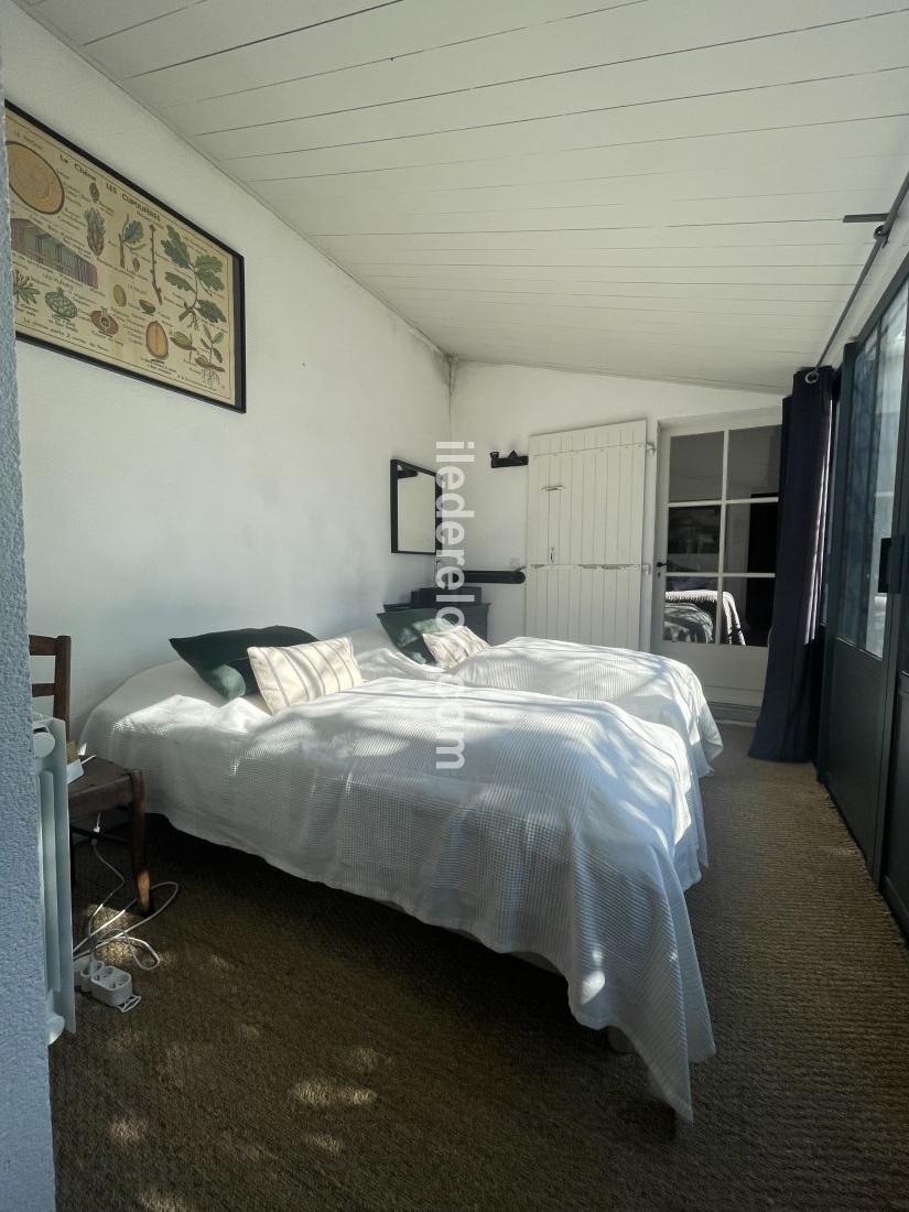 Photo 18 : CHAMBRE d'une maison située à La Couarde-sur-mer, île de Ré.