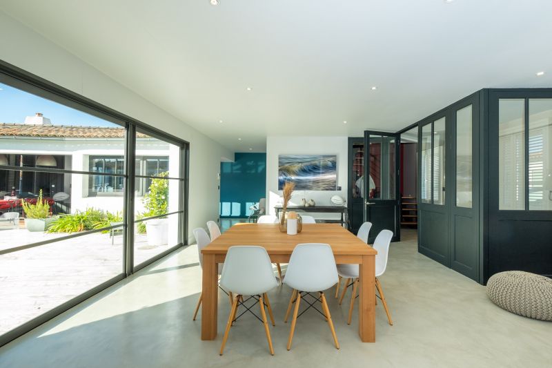 Photo 5 : SEJOUR d'une maison située à La Flotte, île de Ré.