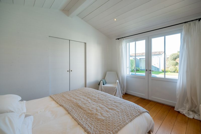 Photo 7 : CHAMBRE d'une maison située à La Flotte, île de Ré.