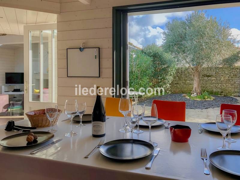 Photo 9 : CUISINE d'une maison située à Sainte-Marie, île de Ré.