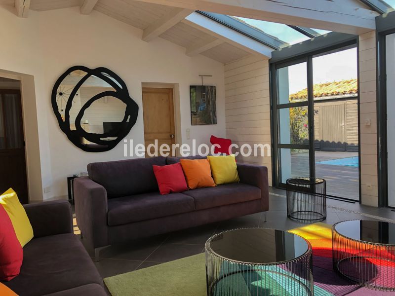 Photo 5 : SEJOUR d'une maison située à Sainte-Marie, île de Ré.