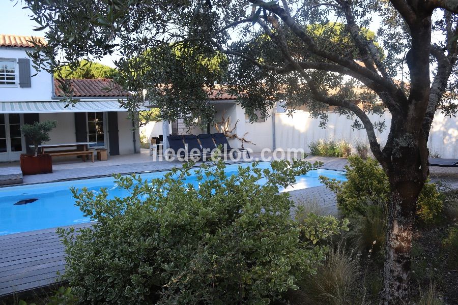 Photo 3 : EXTERIEUR d'une maison située à La Couarde-sur-mer, île de Ré.